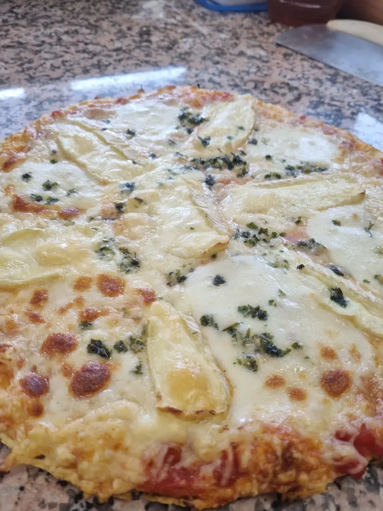 Pizza base crème à Le Boulou